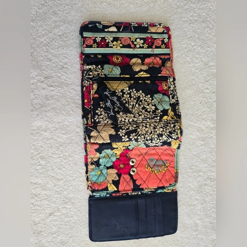 Vera Bradley Floral Women's Wallet - Picture 4 of 9